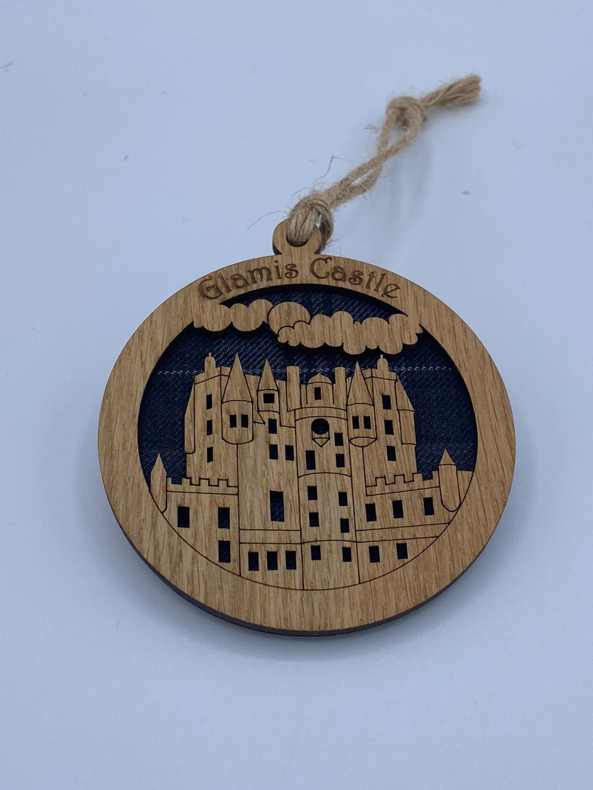 Glamis Castle Round Wooden Hanging (Asstd Tartan Background)