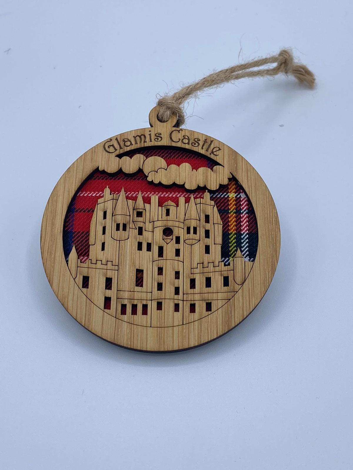 Glamis Castle Round Wooden Hanging (Asstd Tartan Background)